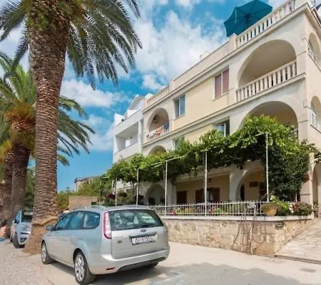 In With Seaview, Loggia, Air Condition, Wifi بريست